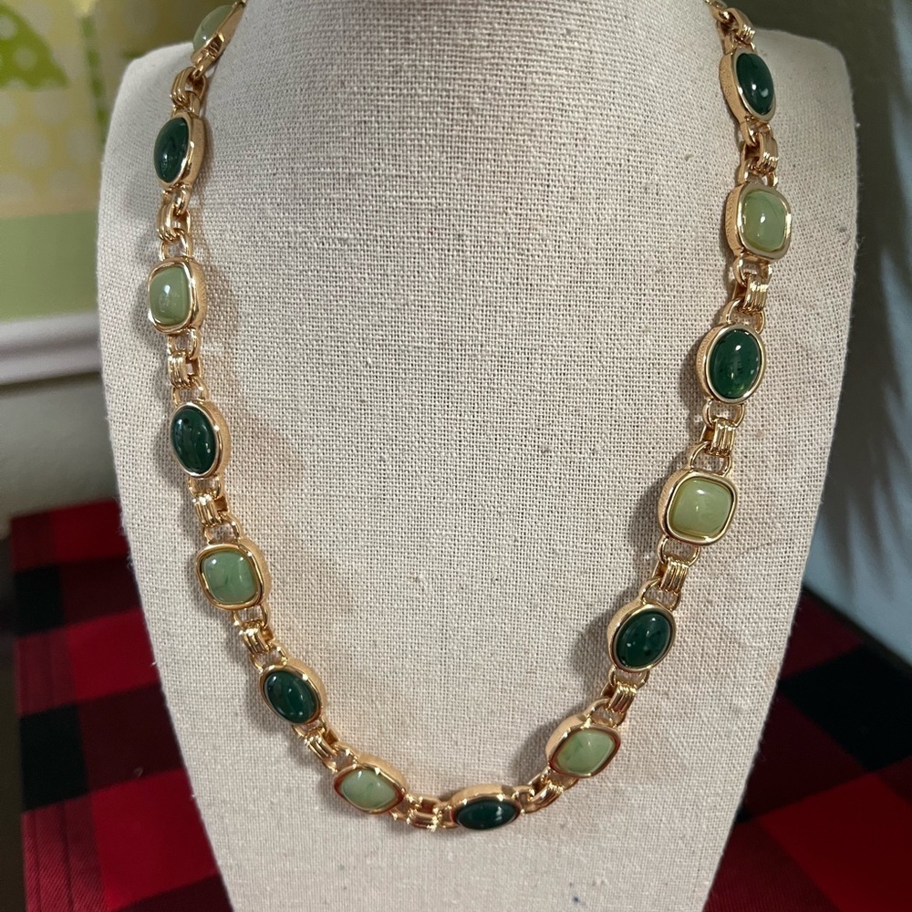 Chic Gold and Green Necklace #Dill1